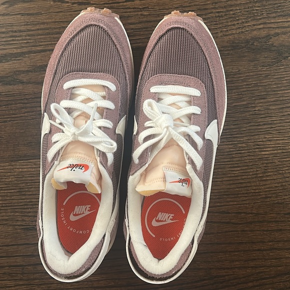 Brand New Nike Waffle Debut Vintage Running Shoes Women’s Size 10 - Picture 6 of 6